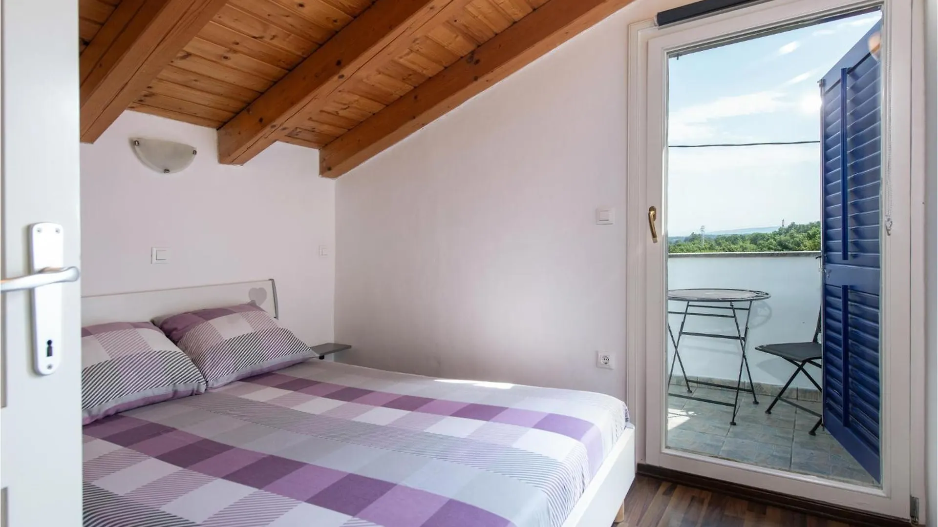 Semesterbostad Gorgeous Home In Krnica With Kitchen