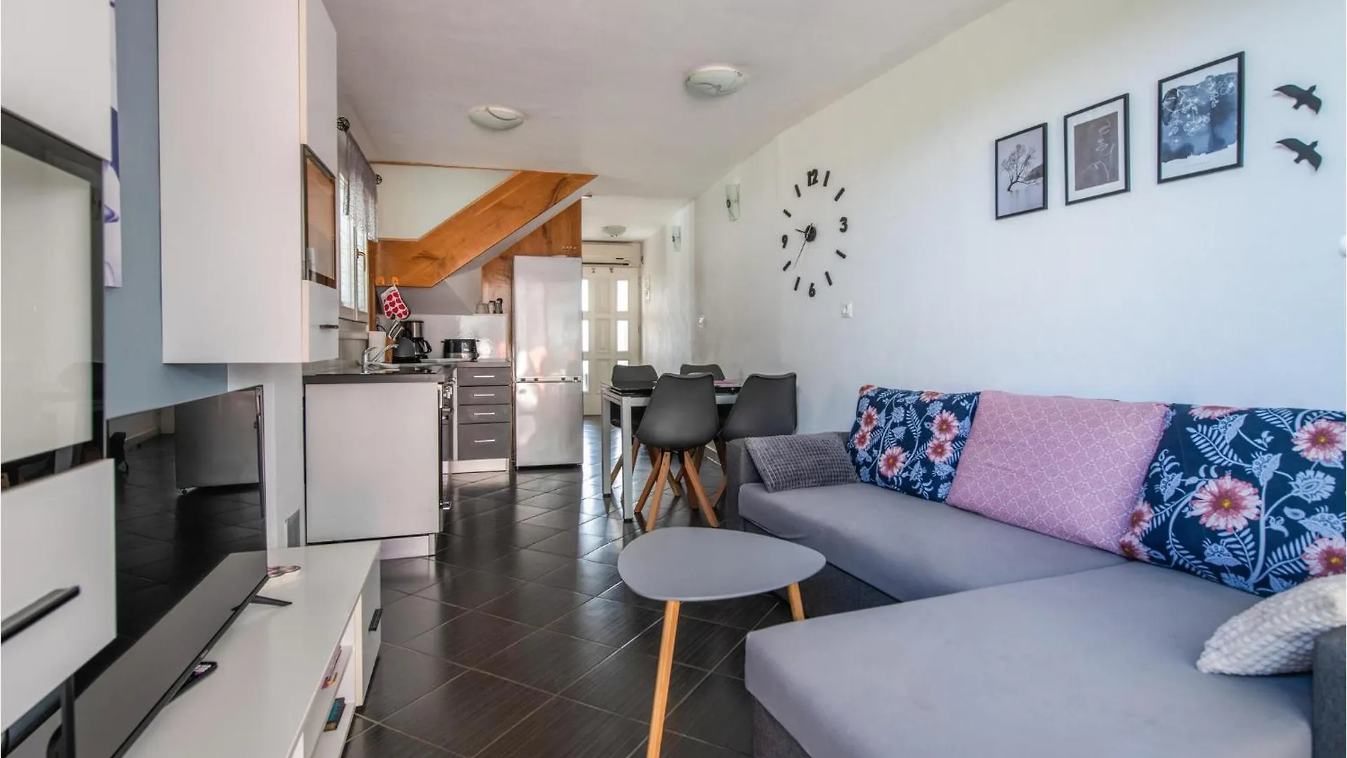 Semesterbostad Gorgeous Home In Krnica With Kitchen
