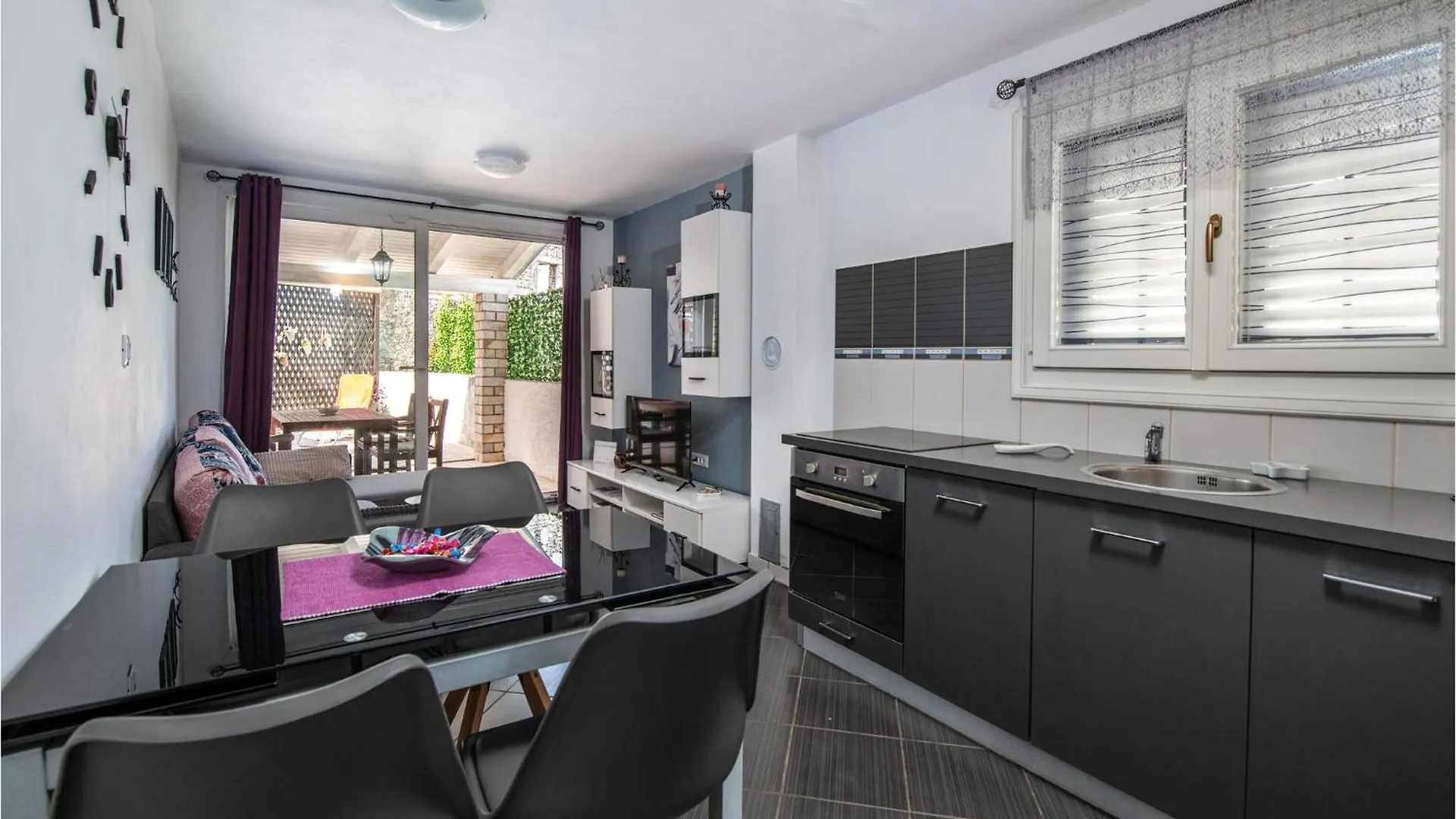 Gorgeous Home In Krnica With Kitchen Kroatien